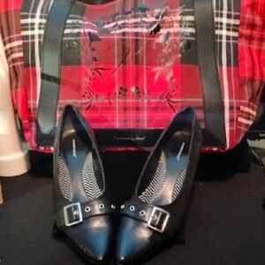 VS Tote Bag & Black Buckle Pumps